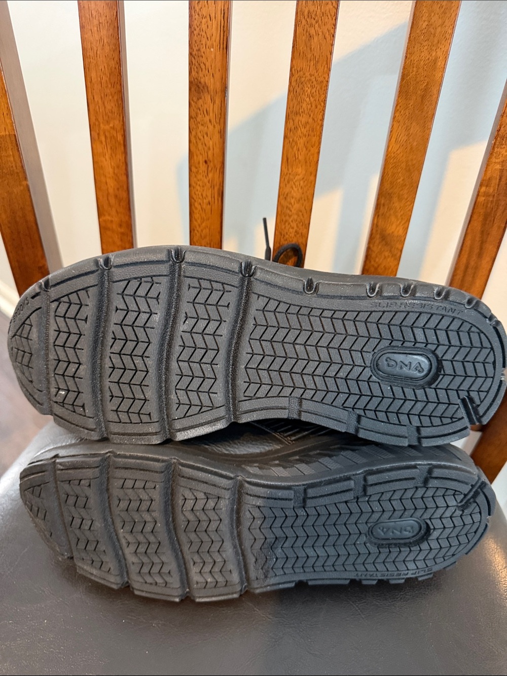 NWOB Women’s Brooks Addiction Walker Sneakers - Picture 8 of 10